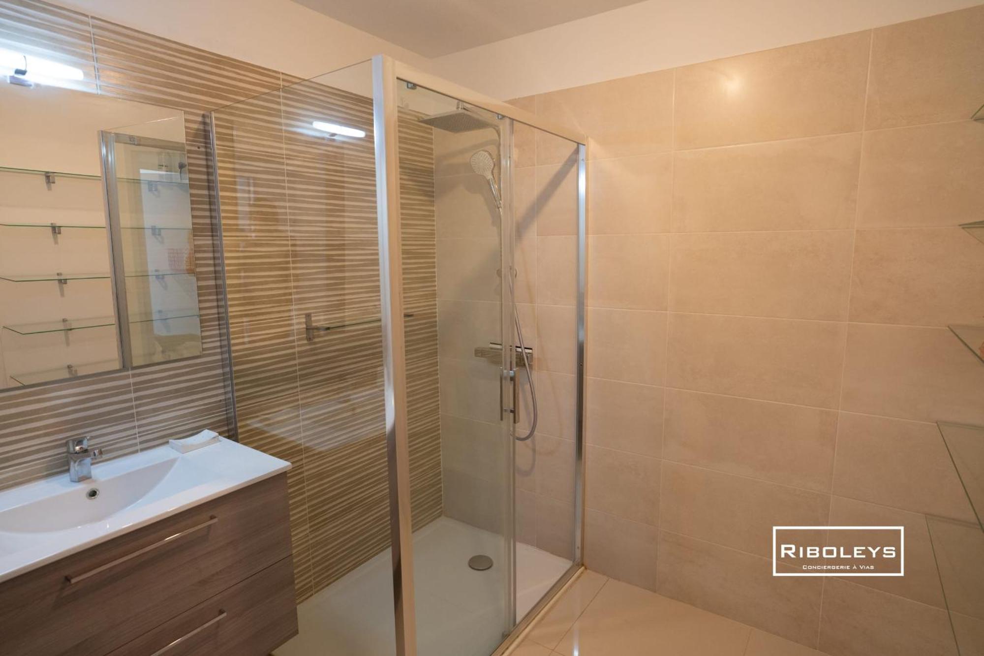 Grand T3 Neuf Climatise Avec Wifi A 100M De La Plage Виас Экстерьер фото