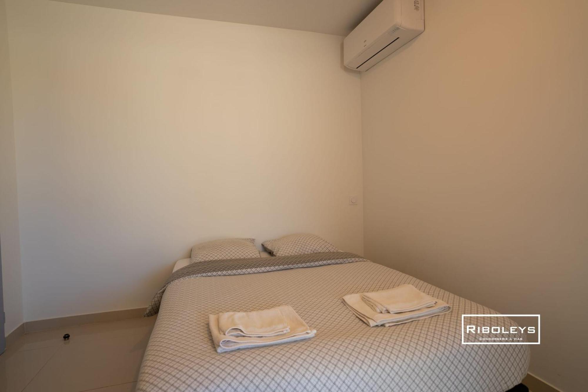Grand T3 Neuf Climatise Avec Wifi A 100M De La Plage Виас Экстерьер фото